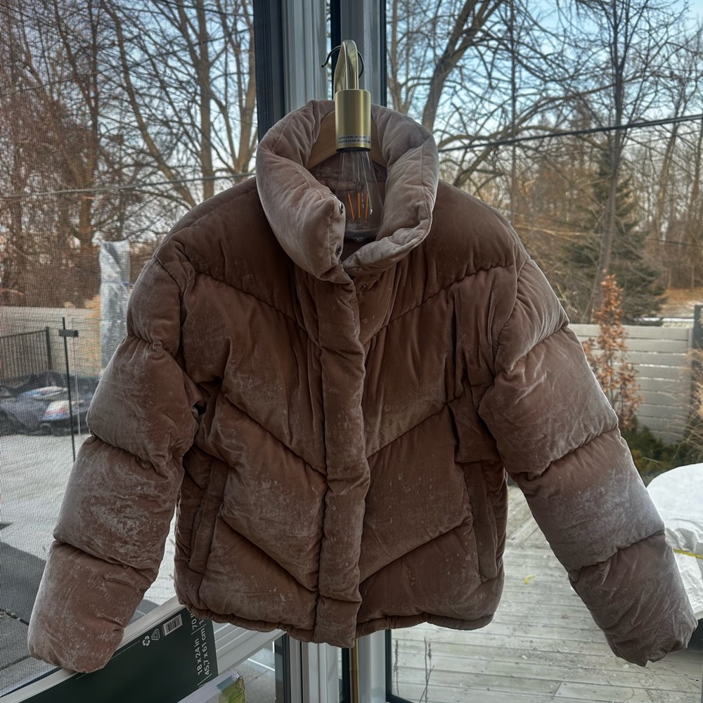 RARE BABY PINK VELVET CLOUD PUFF COAT FROM ARITZIA LIMITED EDITION